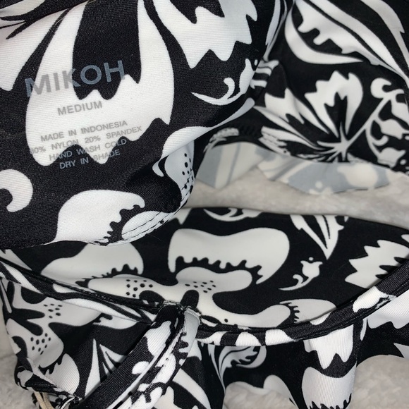 Brand new MIKOH bandeau bikini top MED NWT - Picture 5 of 6